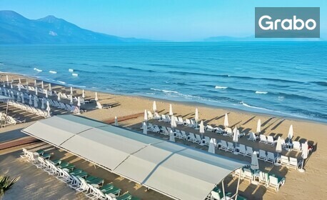 На море в Кушадасъ: 7 нощувки на база Ultra All Inclusive в Хотел Palm Wings Beach Resort & SPA, плюс басейн, водна пързалка и детска анимация