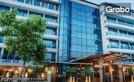 През Юни и Юли в Китен: Нощувка на база All Inclusive и зона с чадъри и шезлонги на плажа