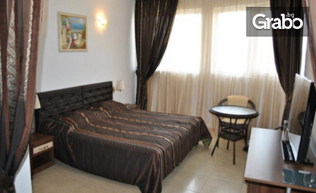 Лято в Равда: Нощувка в двойна стая или студио - на 200 метра от плажа