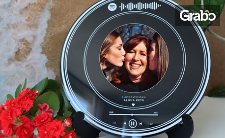 За Празника на жената: Персонализирана грамофонна плоча Spotify - със снимка и песен по избор