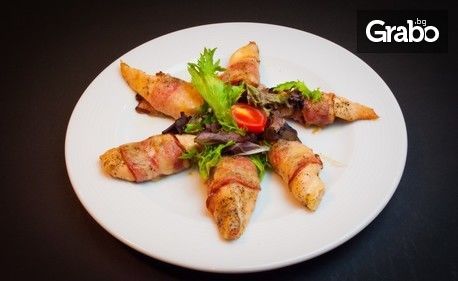 Апетитно хапване за вкъщи! Пиле Бланко или Жулиен, свинска пържола със зеленчуци или телешки кюфтенца