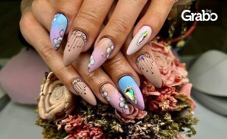 За красиви ръце и нокти: Маникюр с гел лак, плюс 2 декорации или укрепване на естествени нокти с гел и възможност за сваляне на стар материал