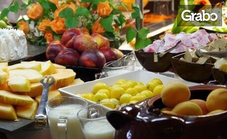 Ранни записвания за Септември в Златни пясъци: Нощувка с възможност за закуска и вечеря, плюс релакс център