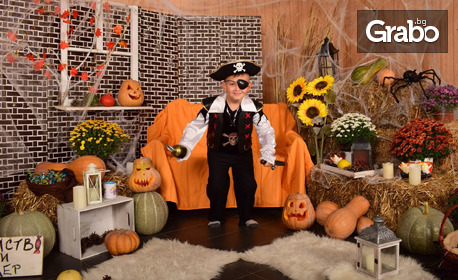 Фотосесия за Хелоуин с разпечатани снимки