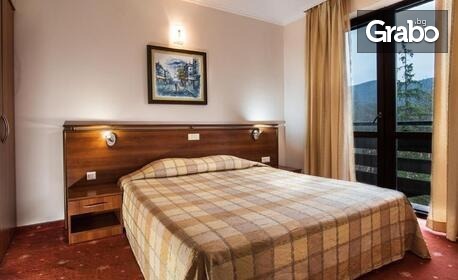 Last Minute за празничен 8 Март в Старозагорски минерални бани: 2 нощувки със закуски и празнична вечеря за двама, плюс басейн, сауна и подарък за всяка дама - релаксиращ масаж