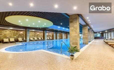 Уикенд пакет в Банско през Април и Май: Нощувка със закуска и възможност за вечеря, плюс SPA зона