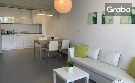 През Май и Юни в Созопол: Нощувка за двама или четирима в студио или апартамент, плюс басейн, чадър и шезлонг,