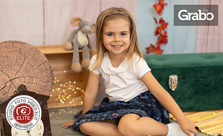 Подари незабравим спомен: Детска или семейна фотосесия, плюс принтирани кадри и канава или пъзел със снимка по избор