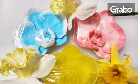 Ръчно изработено сапунче във формата на орхидея, в кутия и в цвят по избор