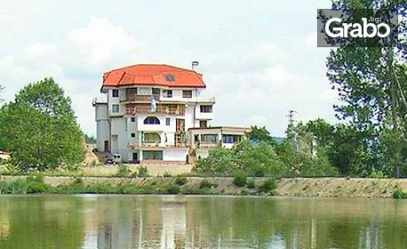 Цяло лято в Смолян: Нощувка с възможност за закуска в помещение по избор, плюс сауна и релакс зона