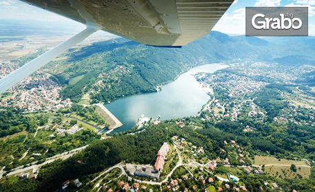 Панорамен полет със самолет над Панчаревското езеро за до трима