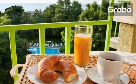Релакс в Златни пясъци през Юни: Нощувка на база All Inclusive, плюс басейн и паркинг