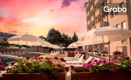 На море в Св. св. Константин и Елена: Нощувка на база All Inclusive, плюс басейн