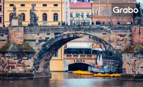 Last minute екскурзия до Прага: 2 нощувки с 1 закуска, плюс самолетен транспорт и възможност за разходка с корабче по река Вълтава
