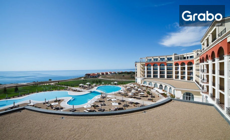 Цял ден релакс край Балчик: Ползване на релакс център и вътрешен басейн - SPA, с възможност за масаж, обяд и напитки, Детокс, Енергиен, Аюрведа или Романтичен пакет