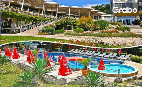 Лятна почивка край Варна: Нощувка на база All Inclusive, плюс паркинг и басейн с чадъри и шезлонги
