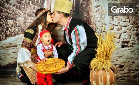 Романтичен подарък: Фотосесия за двама с автентични български костюми - в единственото ретро фото в Пловдив