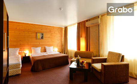 SPA релакс във Велинград: Нощувка със закуска и вечеря, плюс закрит минерален басейн и термална зона