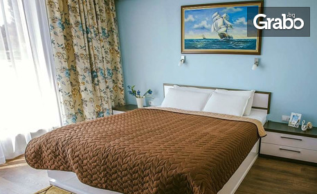 На море в Бяла: Нощувка в луксозен апартамент, плюс открит басейн