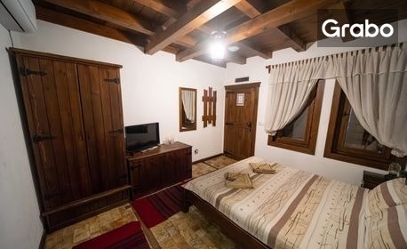 За живописна почивка край Петрич: Нощувка с възможност за закуска - в двойна или тройна стая - в с. Ключ