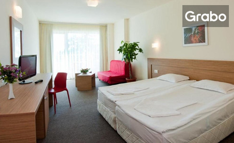Ранни записвания за почивка в Приморско: Нощувка на база All Inclusive, плюс басейн и собствен плаж с чадъри и шезлонги
