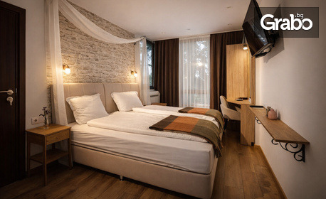 Пролет в Шумен: Нощувка със закуска в двойна стая, студио или апартамент с гледка към Шуменската крепост, плюс безплатно настаняване на дете до 10г