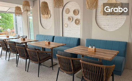 До края на сезона в Златни пясъци: Нощувка със закуска или на база All Inclusive Light, плюс басейн с чадър и шезлонг