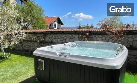 изображение за оферта Твоето кътче за отдих в Добринище: Нощувка със закуска, плюс ползване на джакузи с минерална вода и възможност за пълно ски оборудване, от Къща за гости Александра**