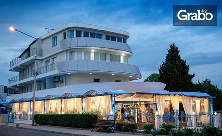 Лято в Равда: Нощувка в двойна стая или студио - на 200 метра от плажа