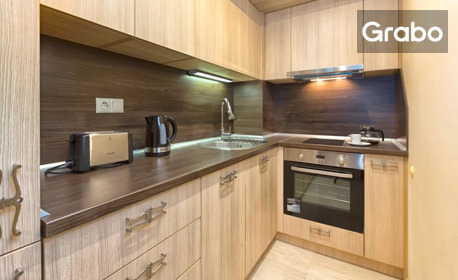 Ранно лято в Златни пясъци - на 150 м. от морето: Нощувка на база All Inclusive, плюс 4 басейна