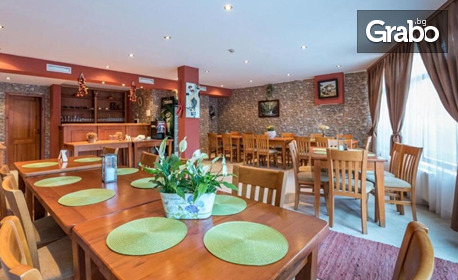 Романтика за двама в Банско: 2 нощувки със закуски в двойна стая, плюс частичен масаж, релакс зона и паркинг