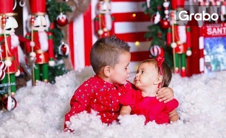 Семейна коледна фотосесия на 5 бутикови декора