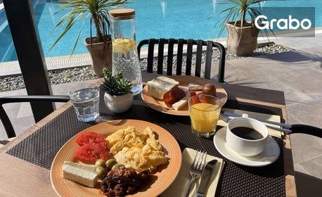 Ранни записвания за почивка на Адриатика през Септември! 7 нощувки със закуски и вечери в La Hacienda, Улцин, Черна гора