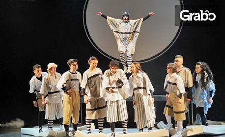 Спектакълът "Ние, врабчетата" от Йордан Радичков: на 10 Юни, в Културен център - Стара Загора
