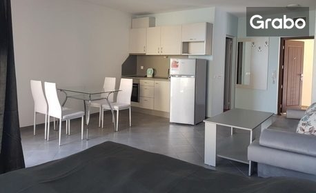 Почивка в града на любовта - Ахтопол: Нощувка в двойна стая, студио или апартамент, плюс паркинг