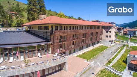 Почивка в Чепеларе: Нощувка със закуска и вечеря, плюс басейн, сауна и фитнес