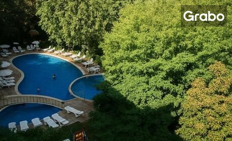 Юни в Златни пясъци - на 150м от морския бряг: Нощувка на база All Inclusive, плюс басейн