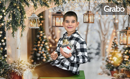 Семейна коледна фотосесия - с 10, 20 или 25 обработени кадъра, плюс принтиран вариант