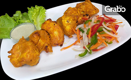 Екзотично гурме изживяване в Ресторант Индия: Основно ястие по избор, плюс традиционен хляб, десерт и напитка по избор - в Пловдив