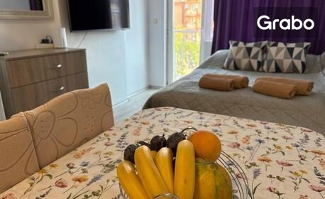 До края на Октомври в Несебър, на крачка от плаж Олимпийски надежди: Нощувка в самостоятелен апартамент за трима