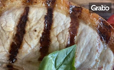 Селектирано свинско Duroc - златен стандарт: Т-бон и класически стек, гърди и кюфтета, доматено конкасе и испански хляб