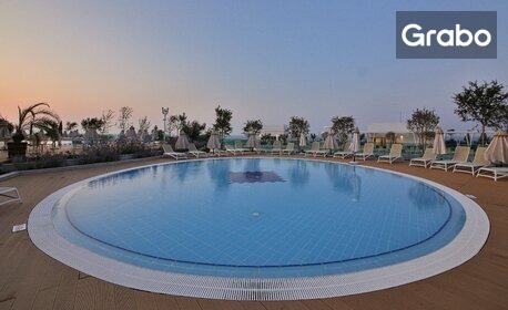Морски релакс до края на Септември: Нощувка на база All Inclusive в студио или апартамент - в с. Топола