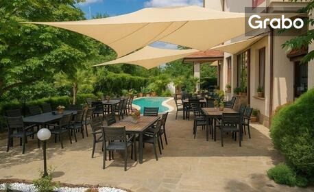 Ранни записвания за лято в Свети Влас: Нощувка със закуска, плюс басейн и паркинг