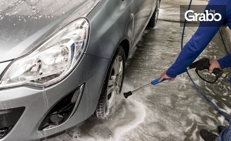 Вътрешно и външно почистване на лек автомобил