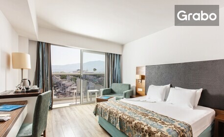 На море в Кушадасъ: 7 нощувки на база Ultra All Inclusive в Хотел Palm Wings Beach Resort & SPA, плюс басейн, водна пързалка и детска анимация