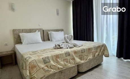 Ранни записвания лято в Слънчев бряг: Нощувка на база All Inclusive Premium, плюс чадър и шезлонг на плажа, водна пързалка и паркинг