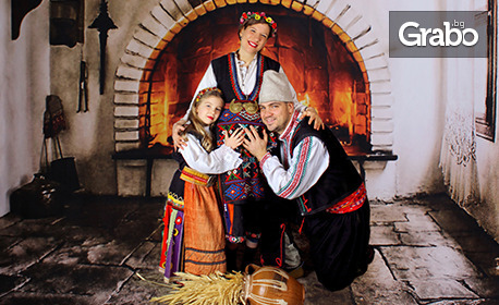 Коледна фотосесия в автентичен български костюм