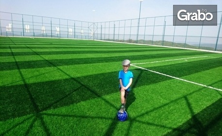 Почивка край Велико Търново: Нощувка във вила за до шест или четиринадесет човека, с ползване на футболно игрище и тенис корт - в с. Калайджии