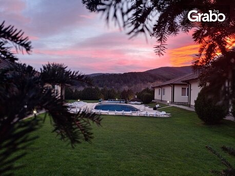 Релакс в Сапарева баня: Нощувка в двуспален апартамент, плюс външен минерален басейн и сауна