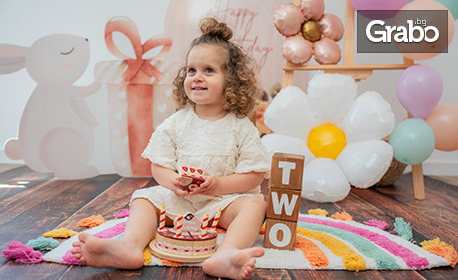 Фотосесия за детски рожден ден Smash cake с 20, 30 или 40 обработени кадъра и възможност за фотокнига